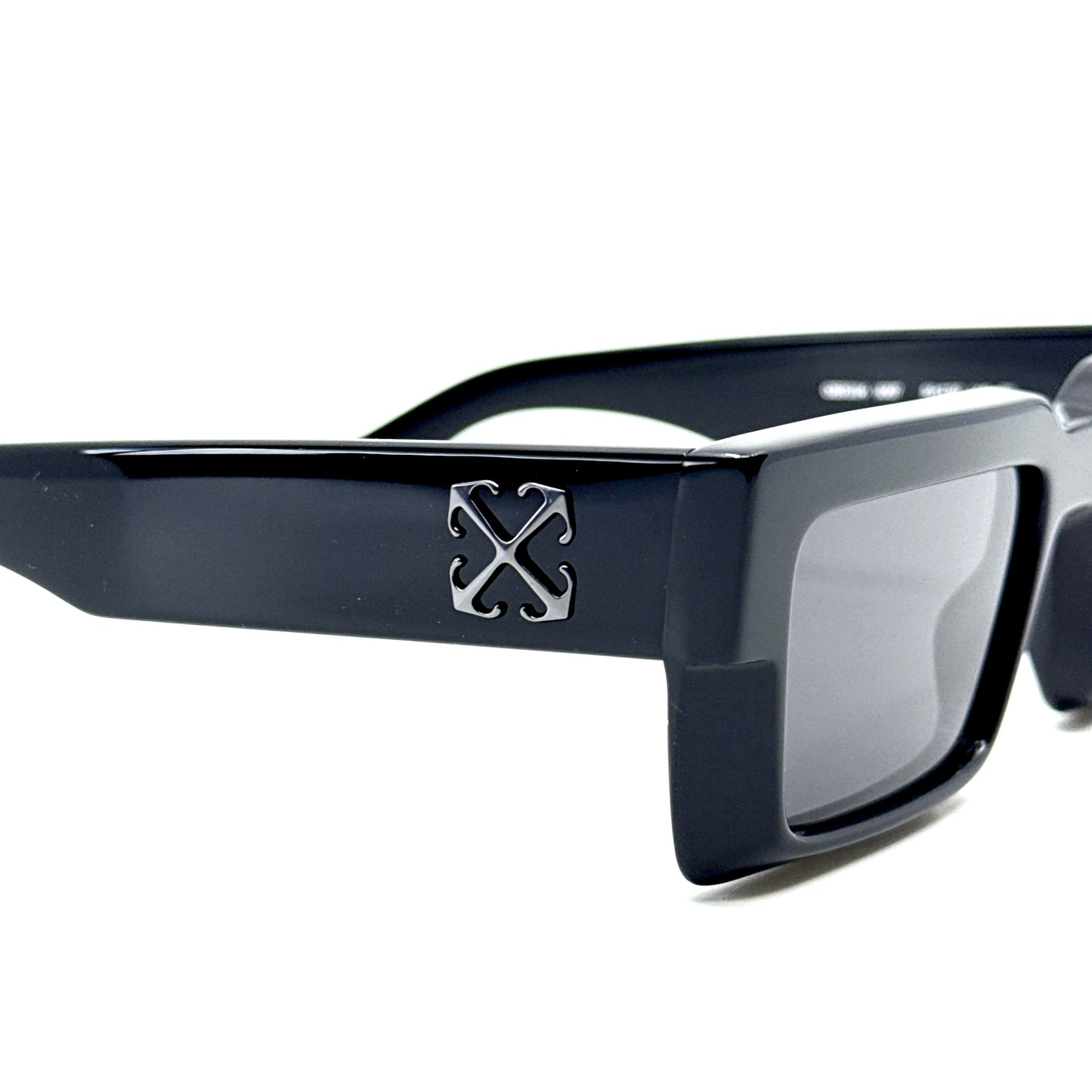 OFF-WHITE Sunglasses Moberly OERI114 1007
