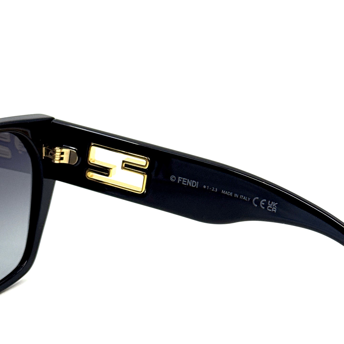 FENDI Sunglasses FE40124F 01B