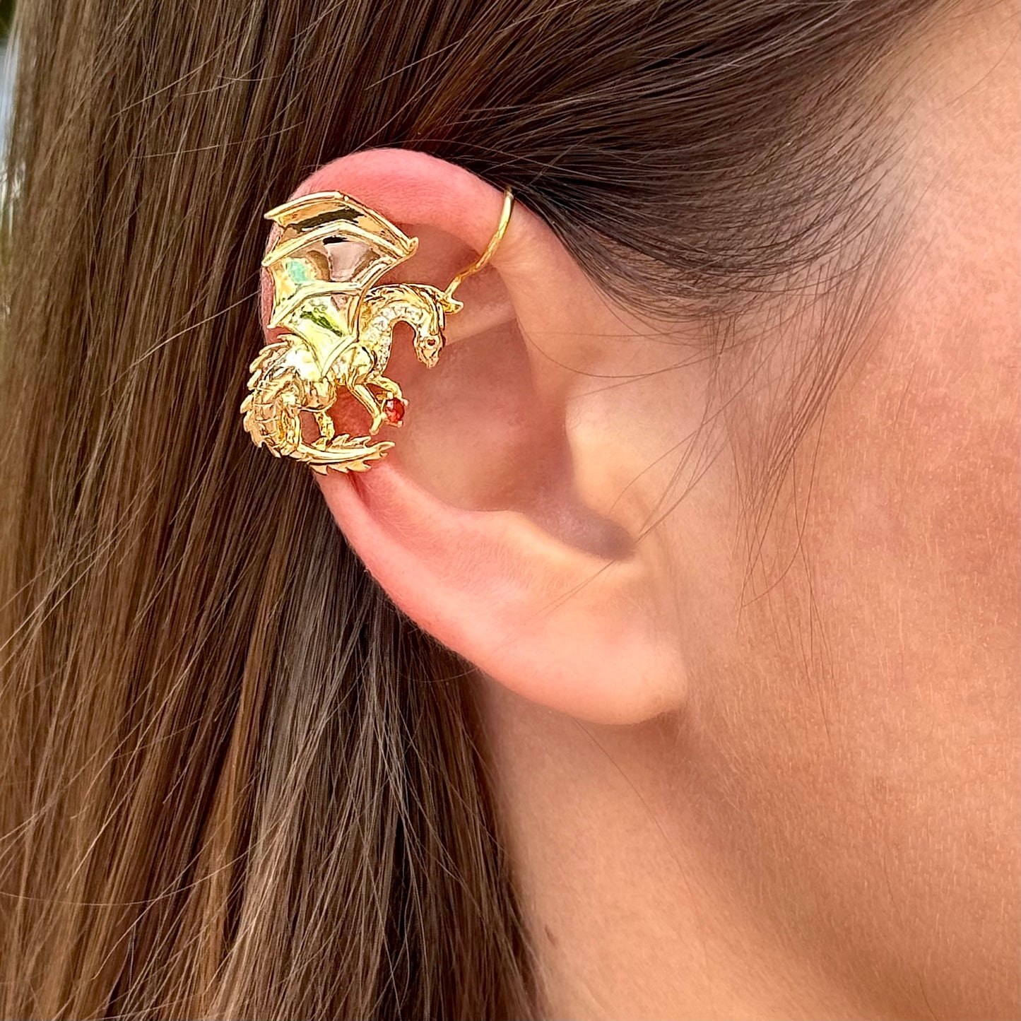 Ear cuff dragón sin perforar con diamantes CZ - Negro Plata