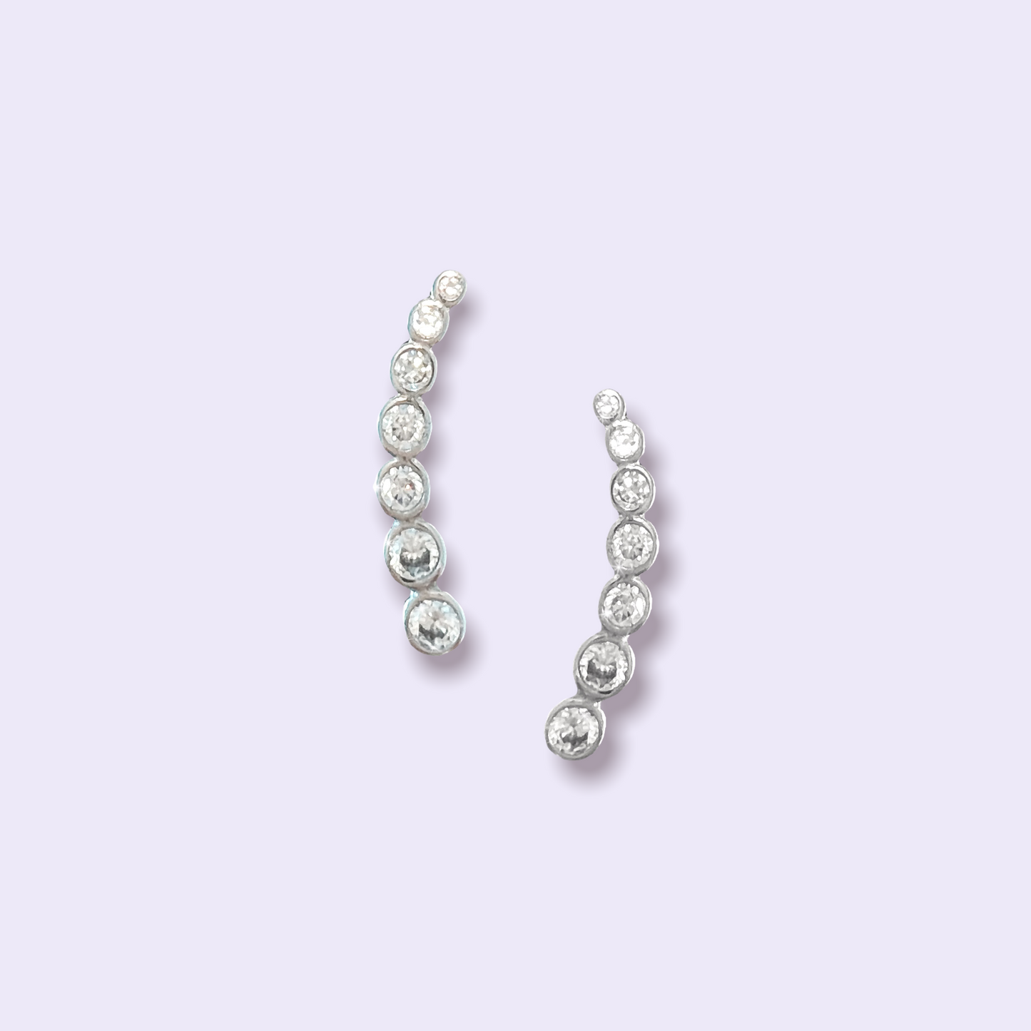 ESCALADORES DE OREJAS BRILLANTES CON DIAMANTES SIMULADOS