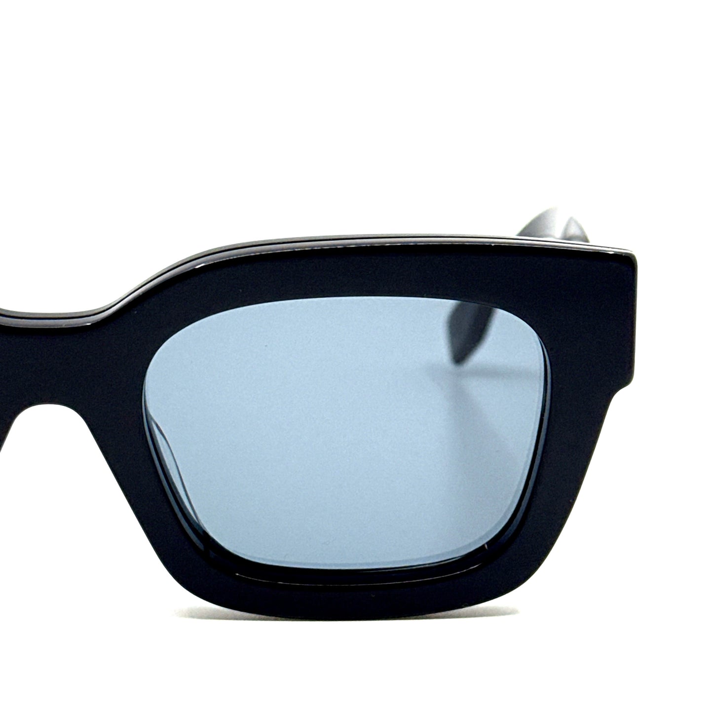 FENDI Sunglasses FE40119F 01V