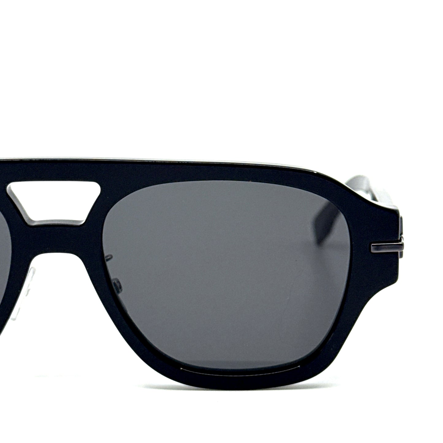 FENDI Sunglasses FE40130F 01A