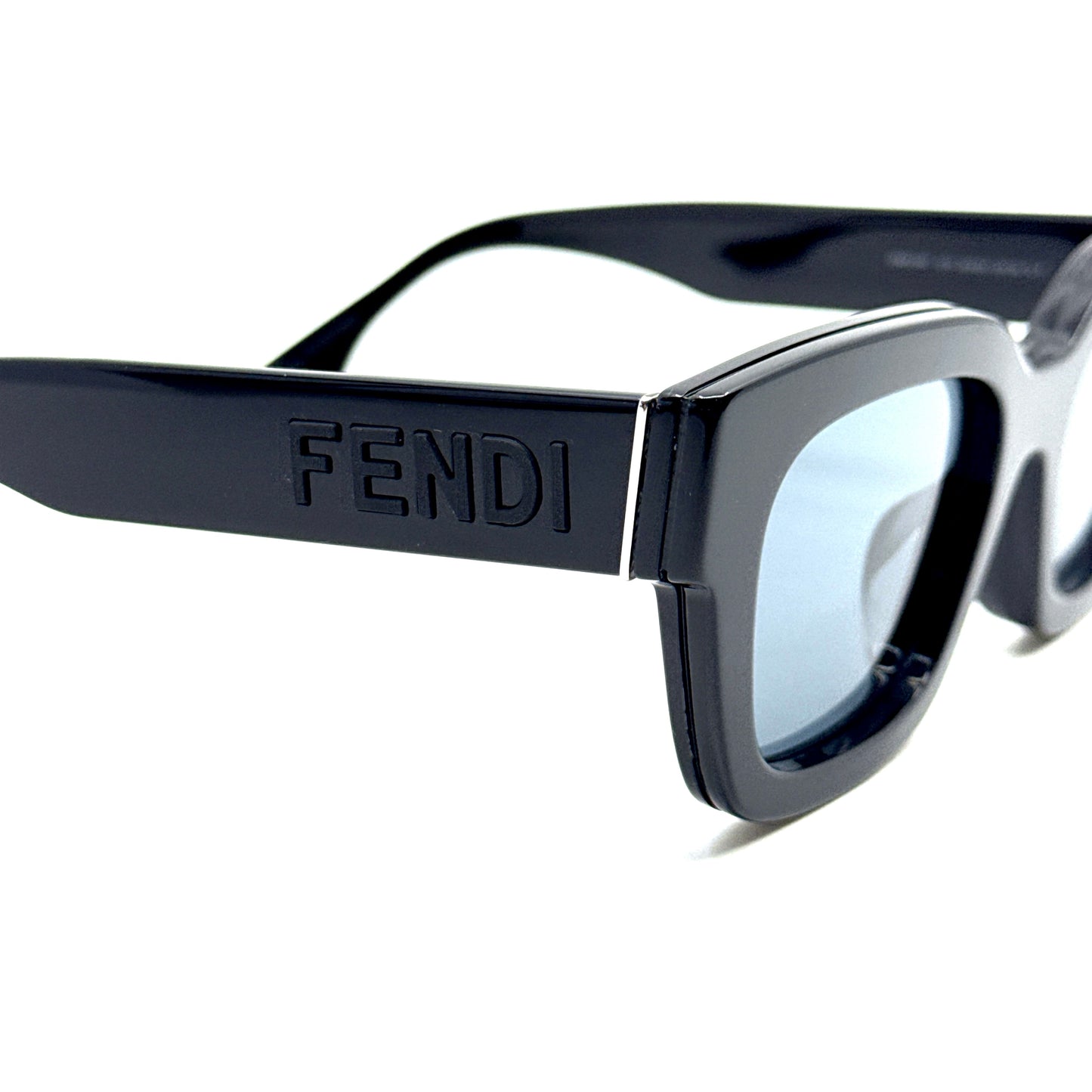 FENDI Sunglasses FE40119F 01V