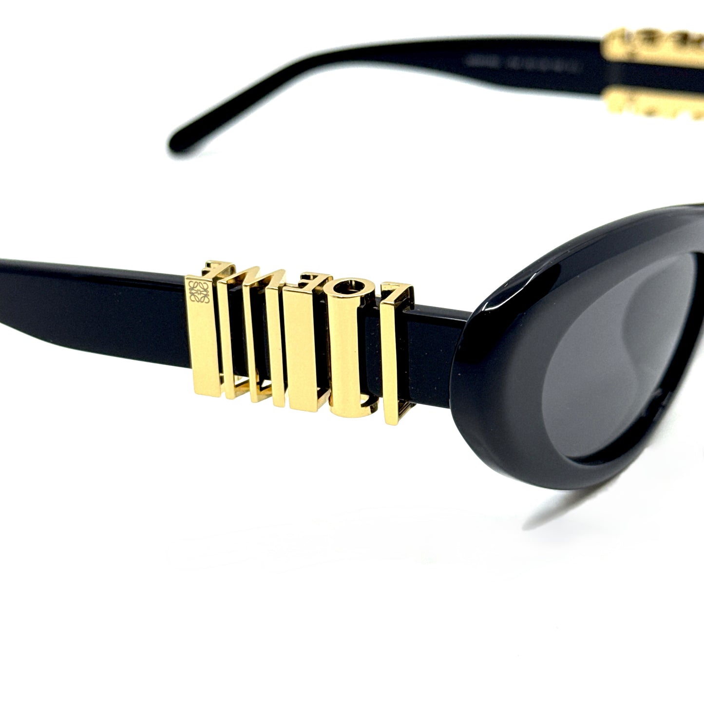 LOEWE Sunglasses LW40156U 01A