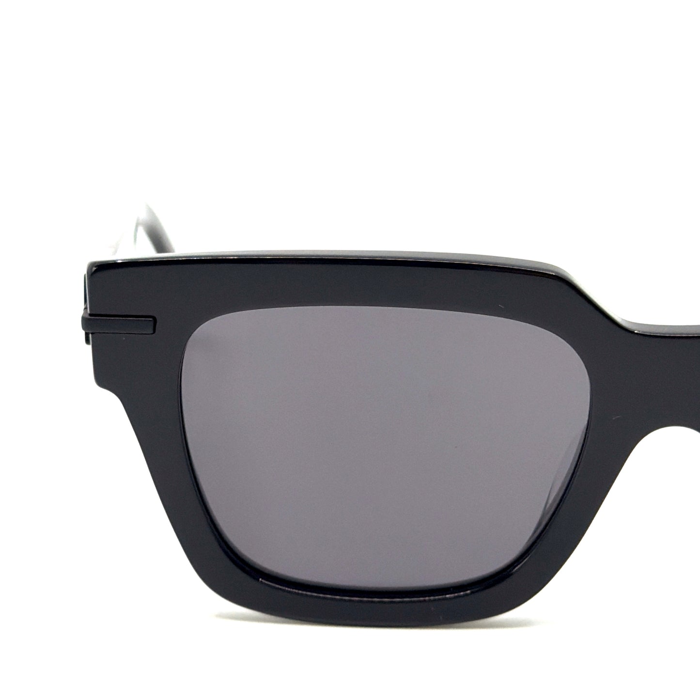 FENDI Sunglasses FE40078F 01A