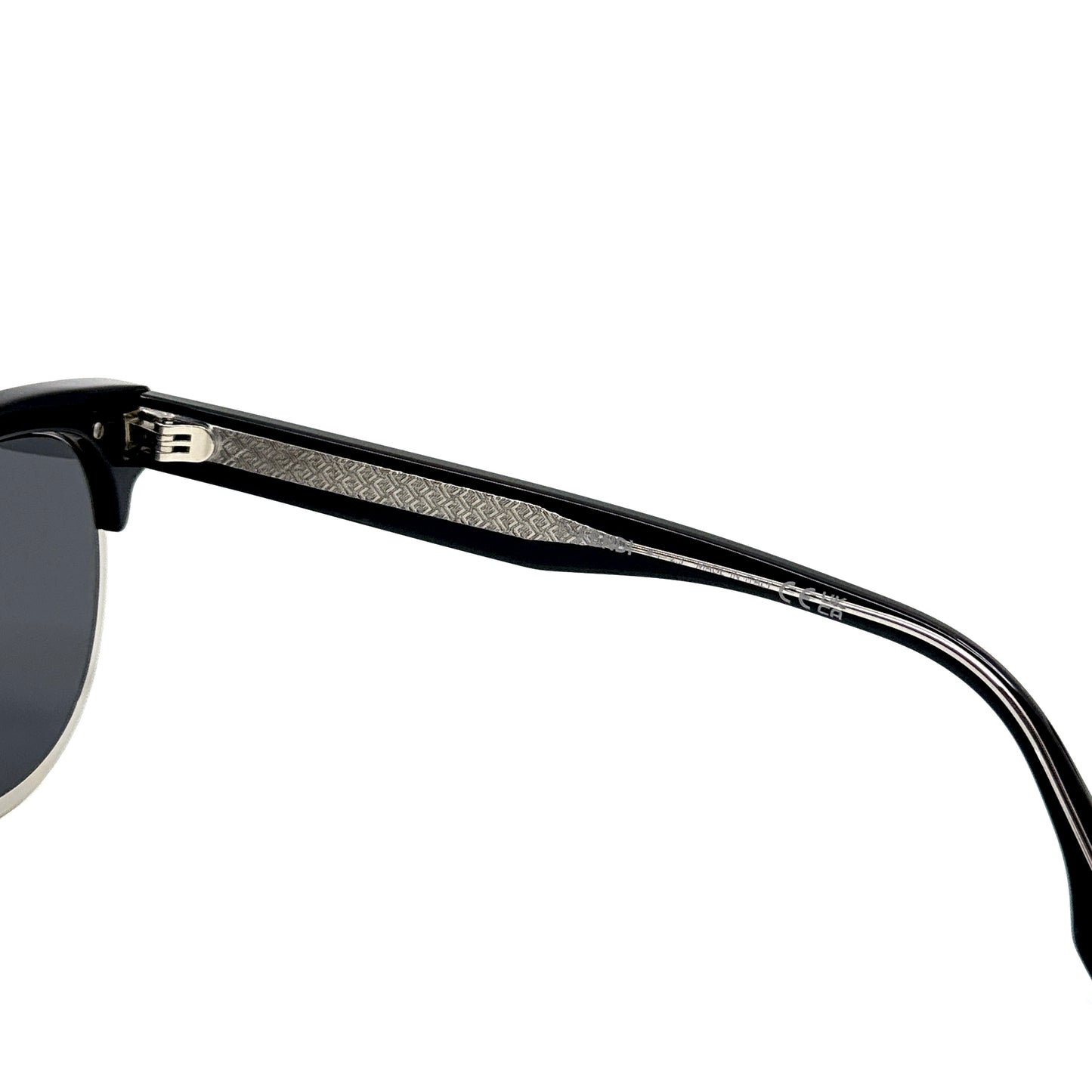 FENDI Sunglasses FE40105U 01A