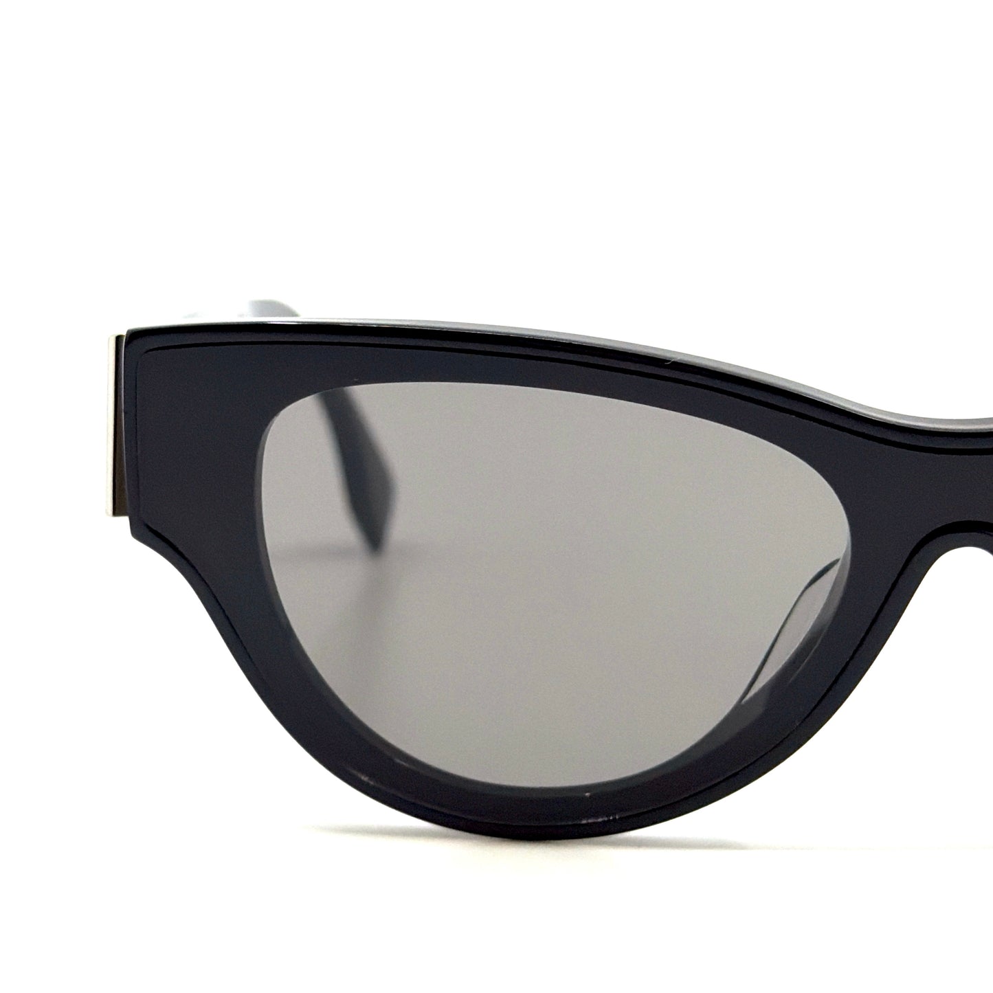 FENDI Sunglasses FE40135F 01A