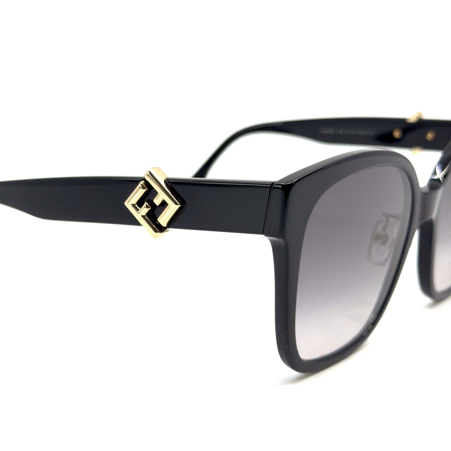 FENDI Sunglasses FE40186F 01B