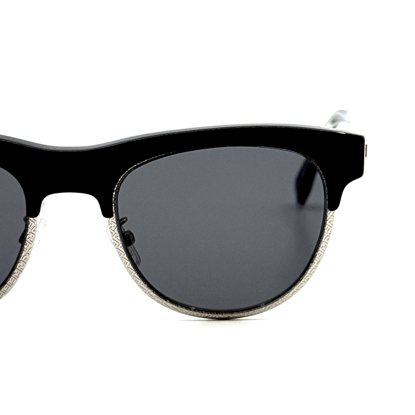 FENDI Sunglasses FE40105U 01A