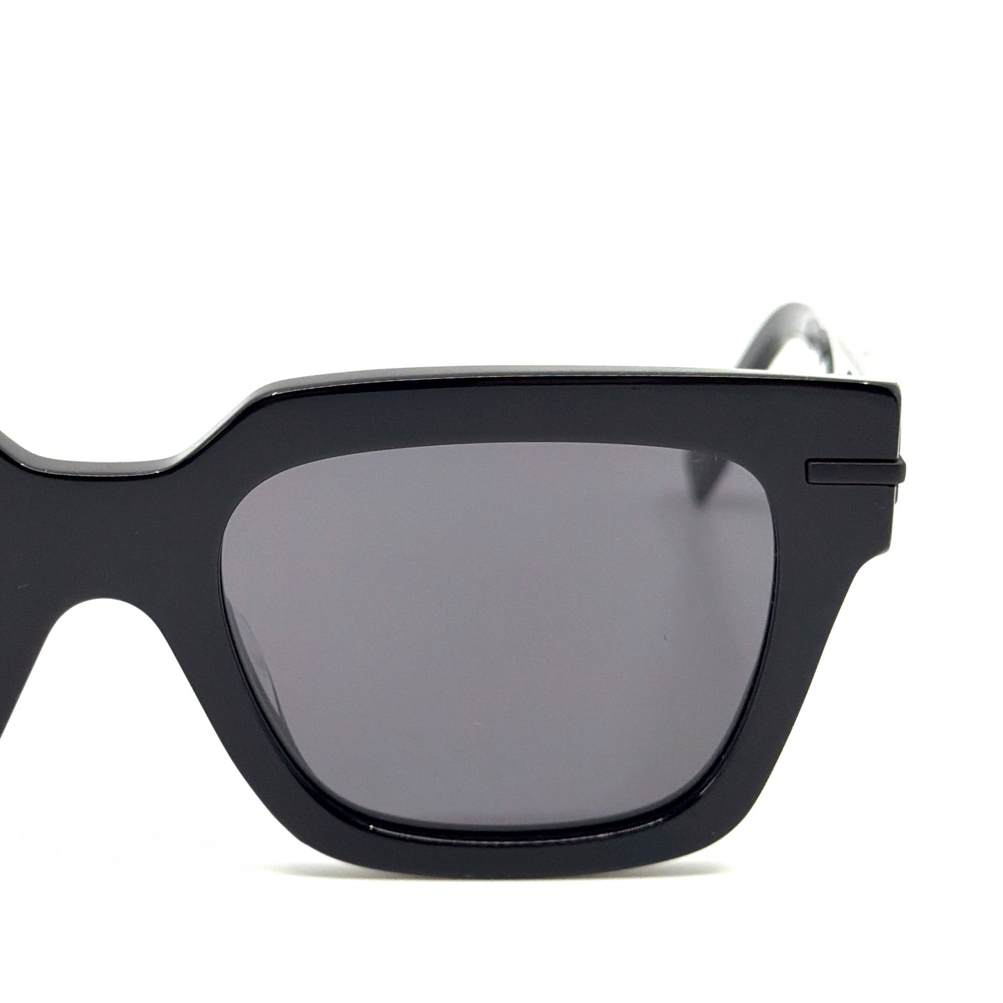 FENDI Sunglasses FE40078F 01A