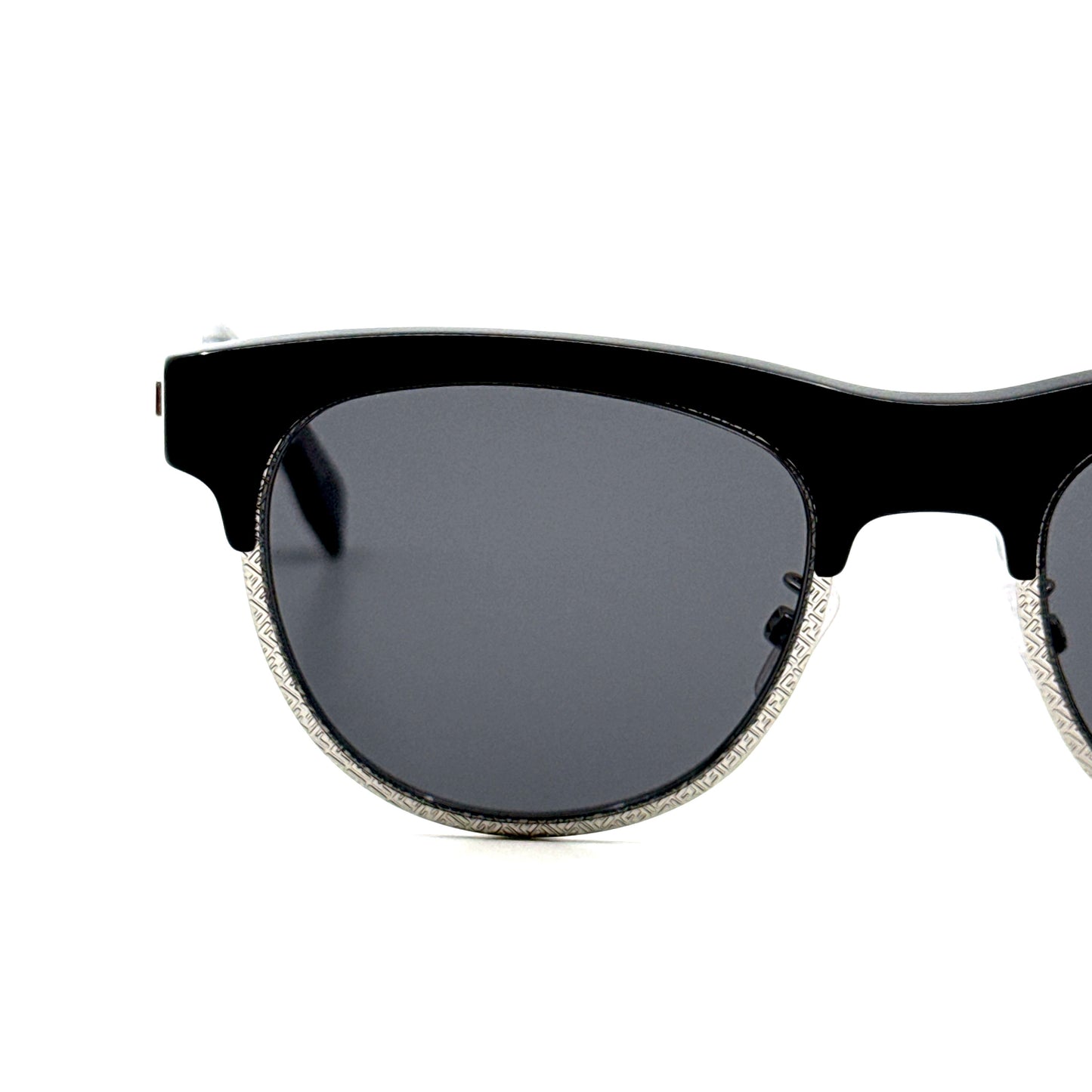 FENDI Sunglasses FE40105U 01A