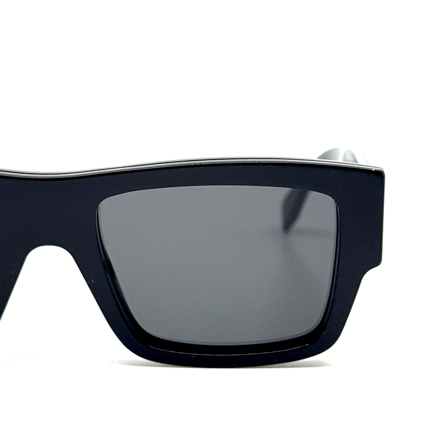 FENDI Sunglasses FE40118I 01A