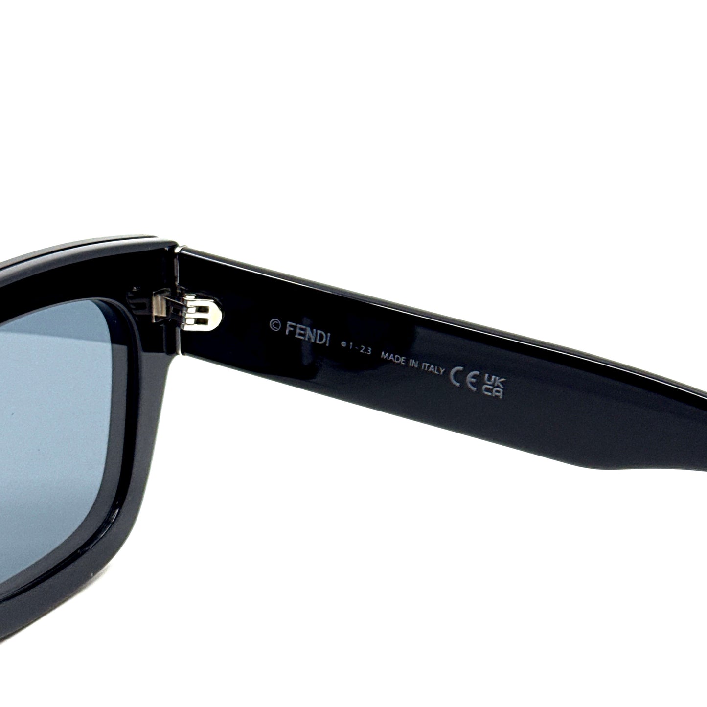 FENDI Sunglasses FE40119F 01V