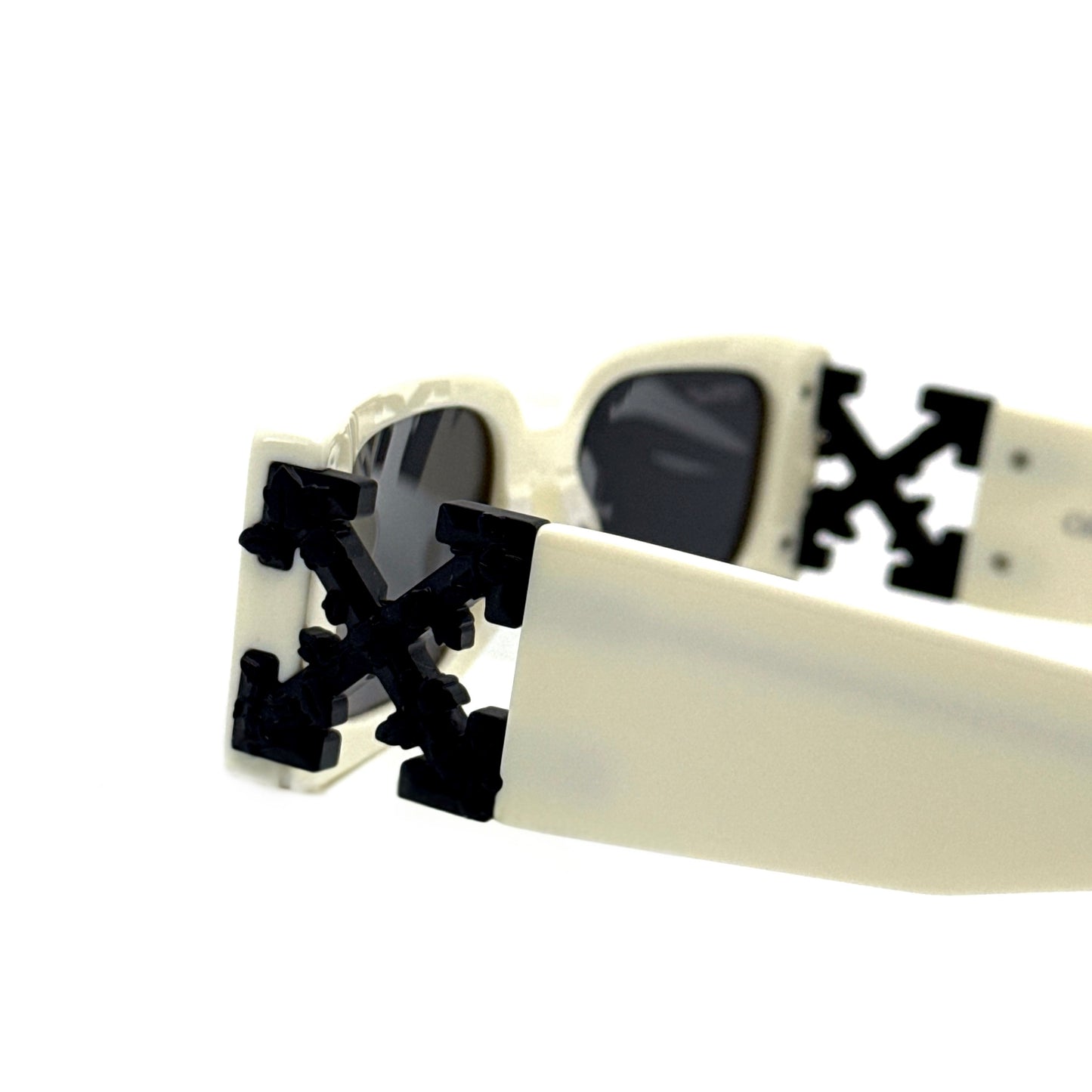 OFF-WHITE Sunglasses Roma OERI098 0107
