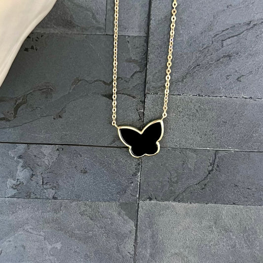 Collar Mariposa Chapado en oro con piedra negra 