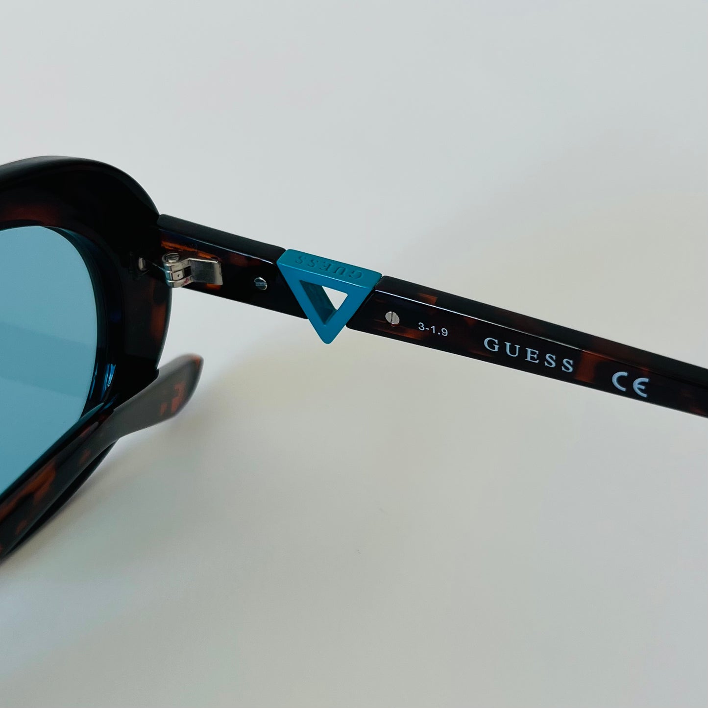 GUESS Sunglasses GU7632